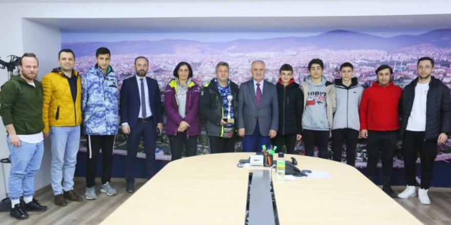 Derincespor Çim Hokeyi Takımı'ndan önemli başarı