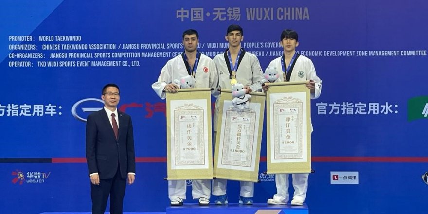 Milli taekwondocudan Gümüş Madalya