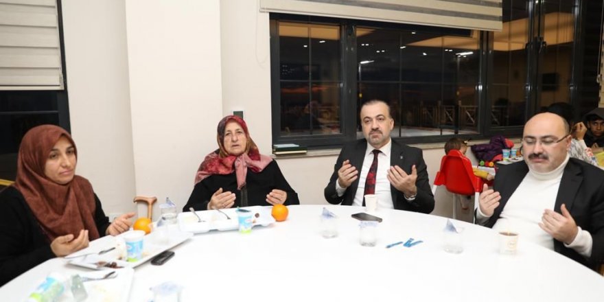 AKP’li Talus, depremzedelerle iftar yaptı