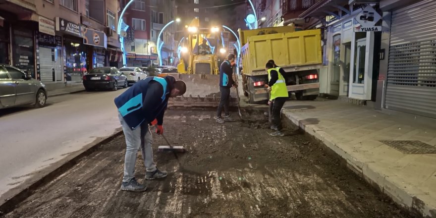 Yol Bakım Timi bozuk yolları onarıyor