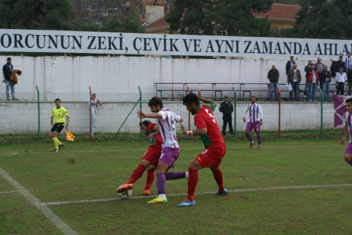 MENEKŞE PAZARSPOR’U SALLADI AMA YIKAMADI