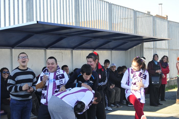 İÇİNDE ROL OLMAYAN GÜLÜŞLER