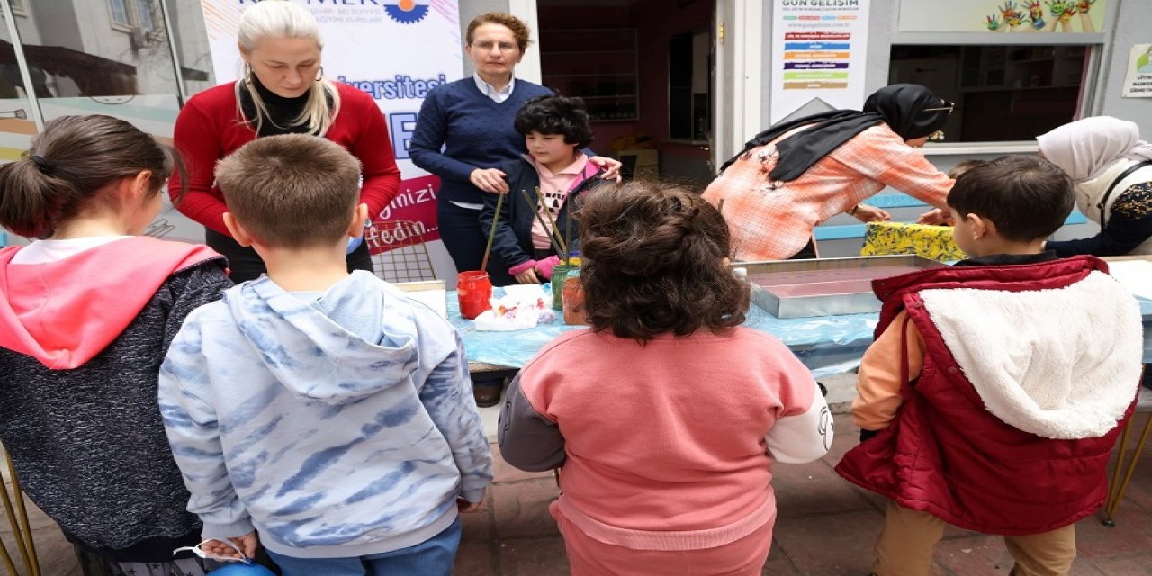 Otizmli bireylerle ebru uygulaması yaptı