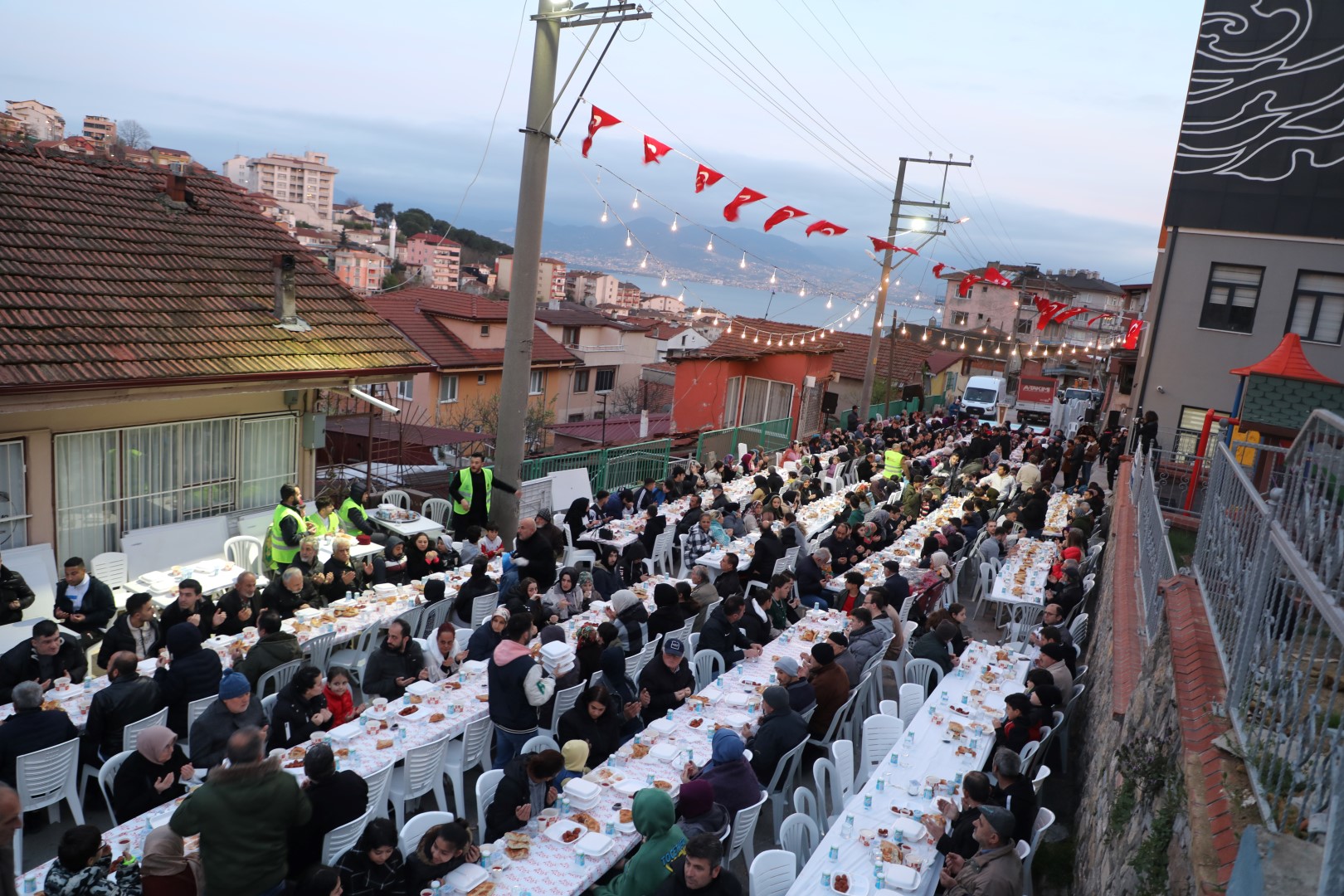 Gültepelilerle iftarda buluştu