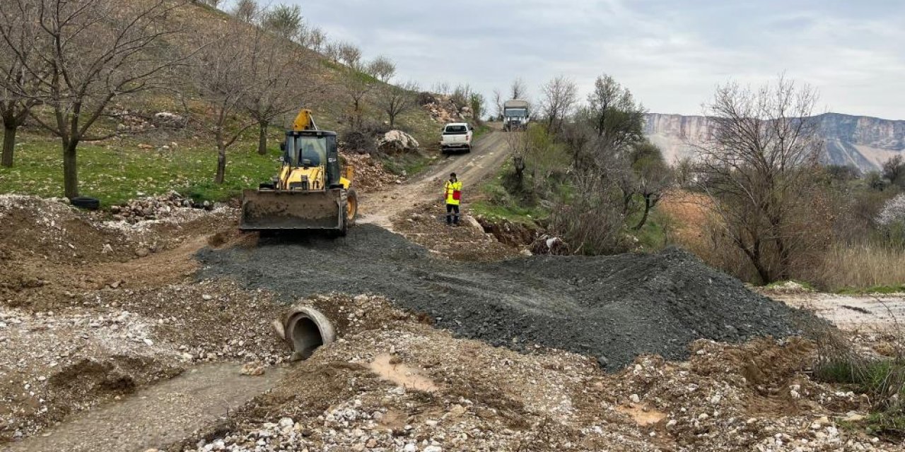 İzmit Belediyesi selden kapanan yolları açtı