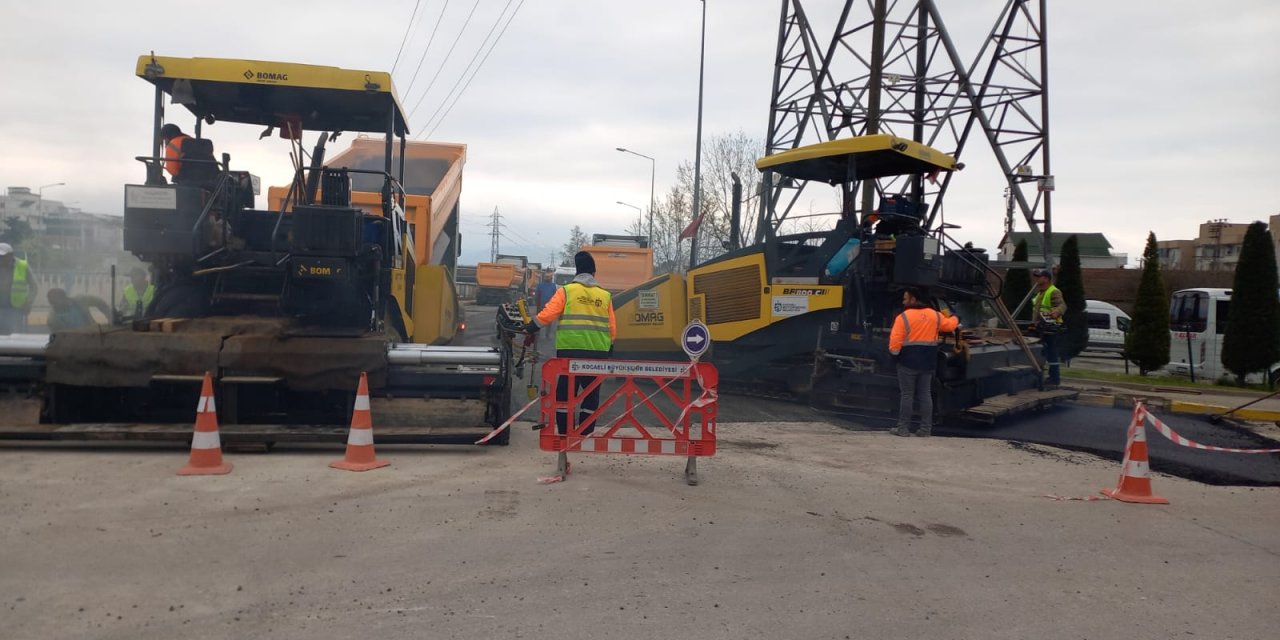 Yol Bakım Timi’nde, asfaltlama çalışması