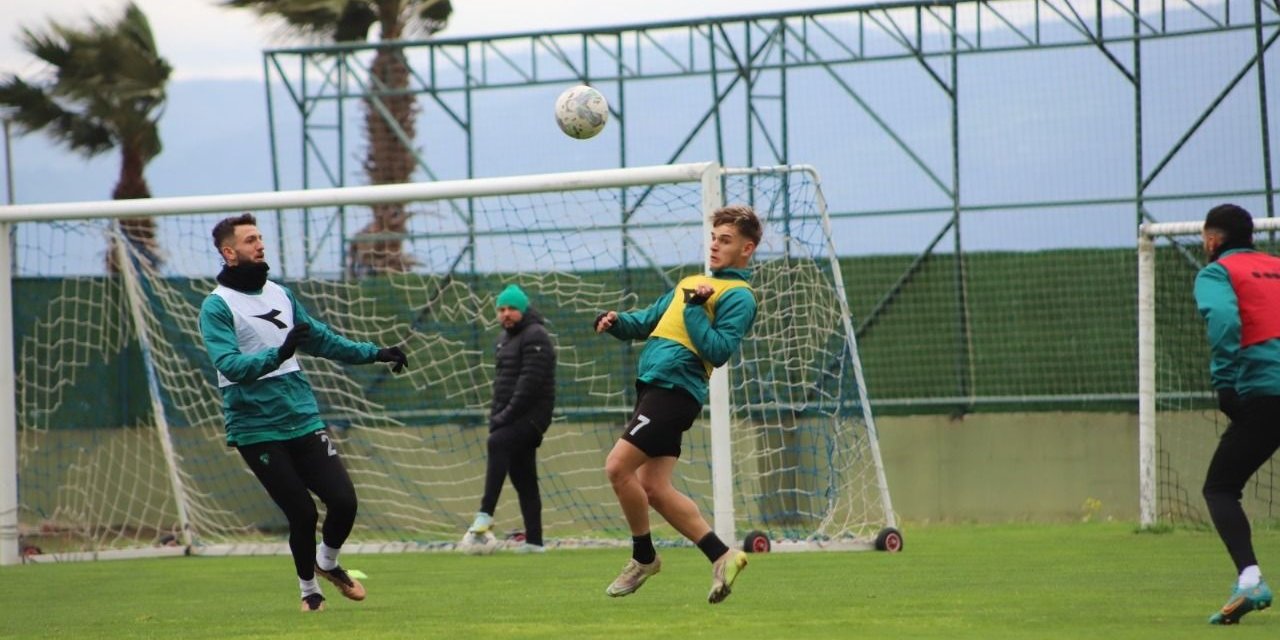 Mesut başladı, Atila yoktu