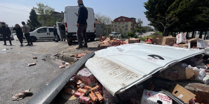 Aracın içerisindeki meşrubatlar yola saçıldı