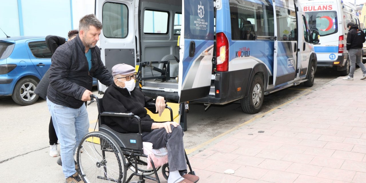 Engelsiz Taksi bayramda görev başında