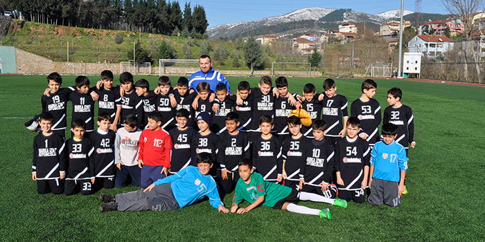 GENÇLERE KUCAK AÇTILAR!