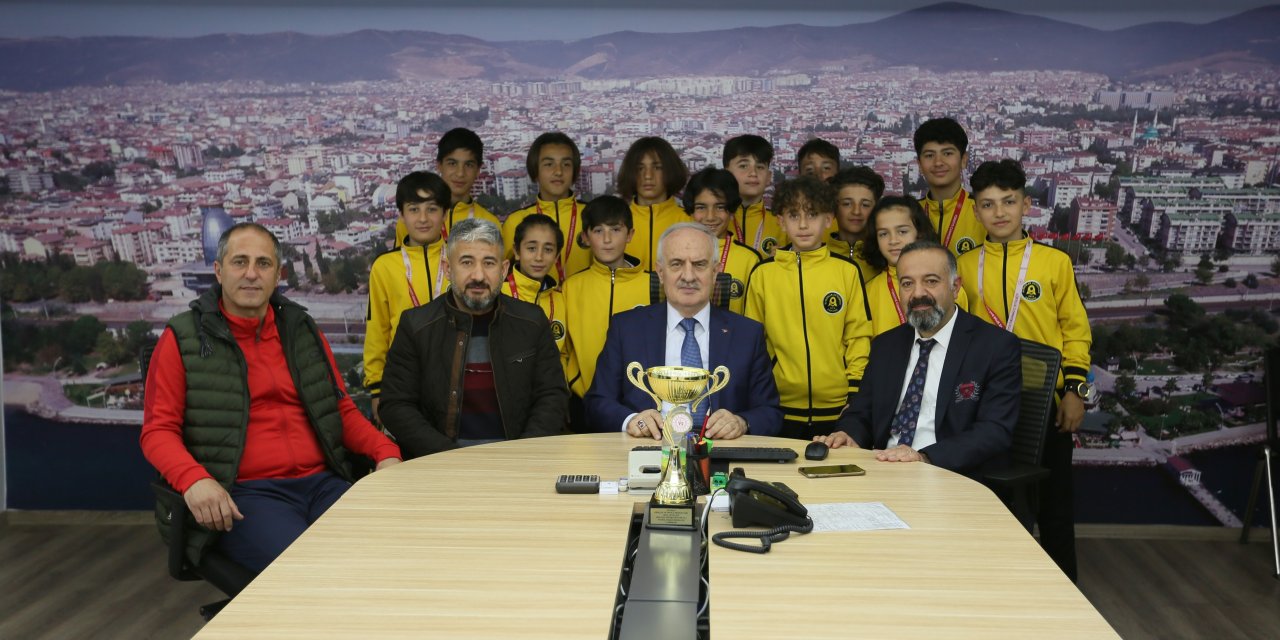 Alparslan Ortaokulu’ndan Kocaeli şampiyonluğu