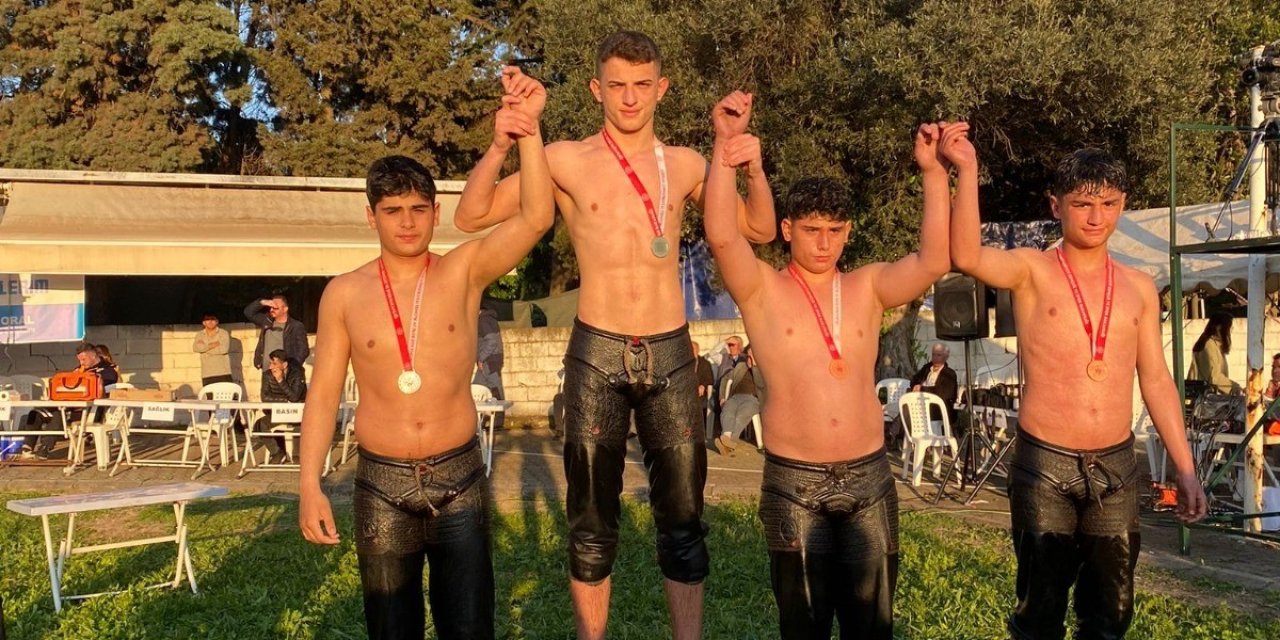 İzmitli pehlivanlar madalyaları topladı