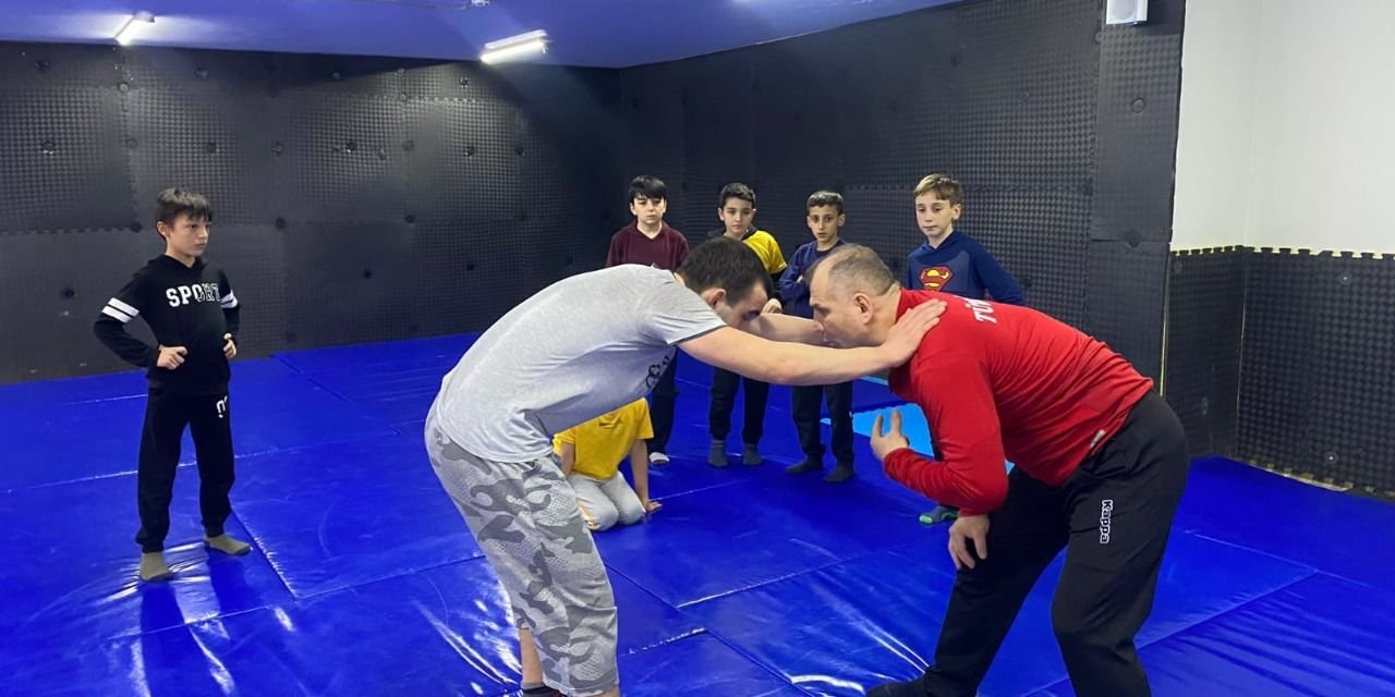 Başiskele Belediye’de güreş branşı açıldı