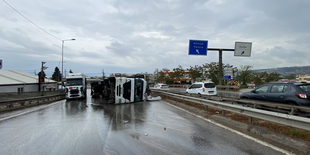 Virajda kontrolden çıktı, kuyruk oluştu