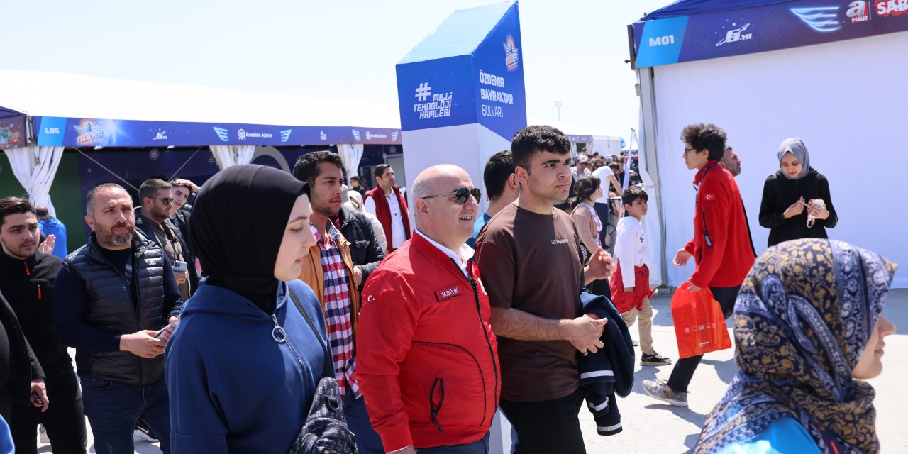 Başkan Bıyık, Darıcalı gençlerle Teknofest’e gitti