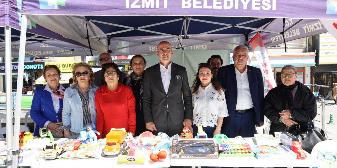 STAND KURULDU: Depremzede çocuklar için oyuncak