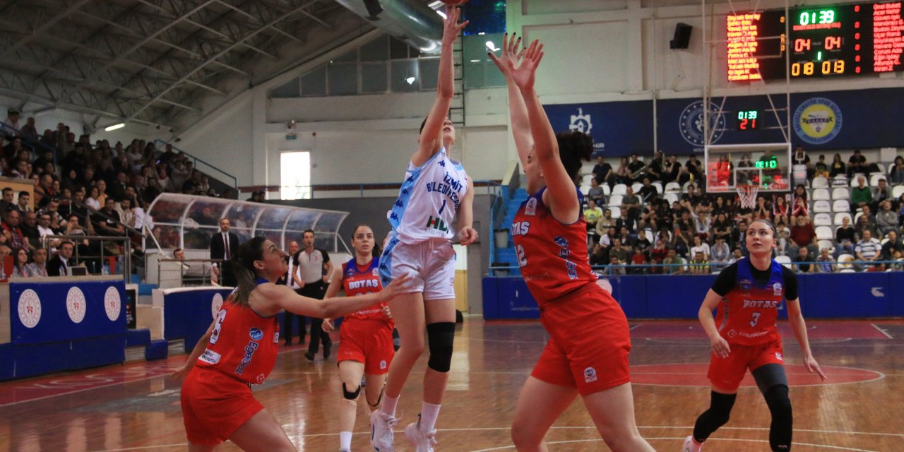 İzmit Belediyespor finalde