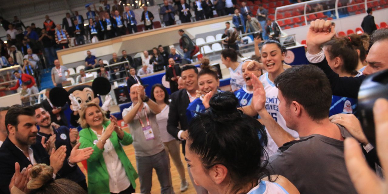 TÜRKİYE KADINLAR BASKETBOL LİGİ: İzmit Belediyespor finalde
