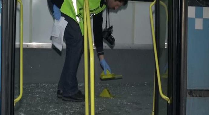 Halk  otobüsü kurşunlandı