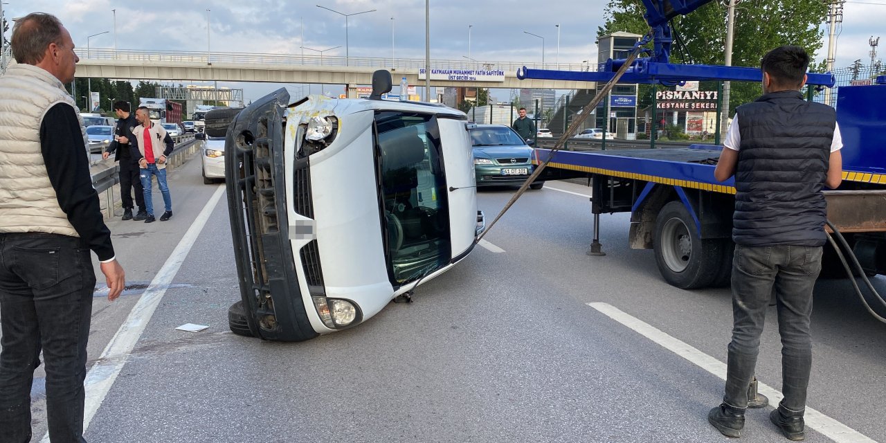 Taksiye çarpıp takla attı