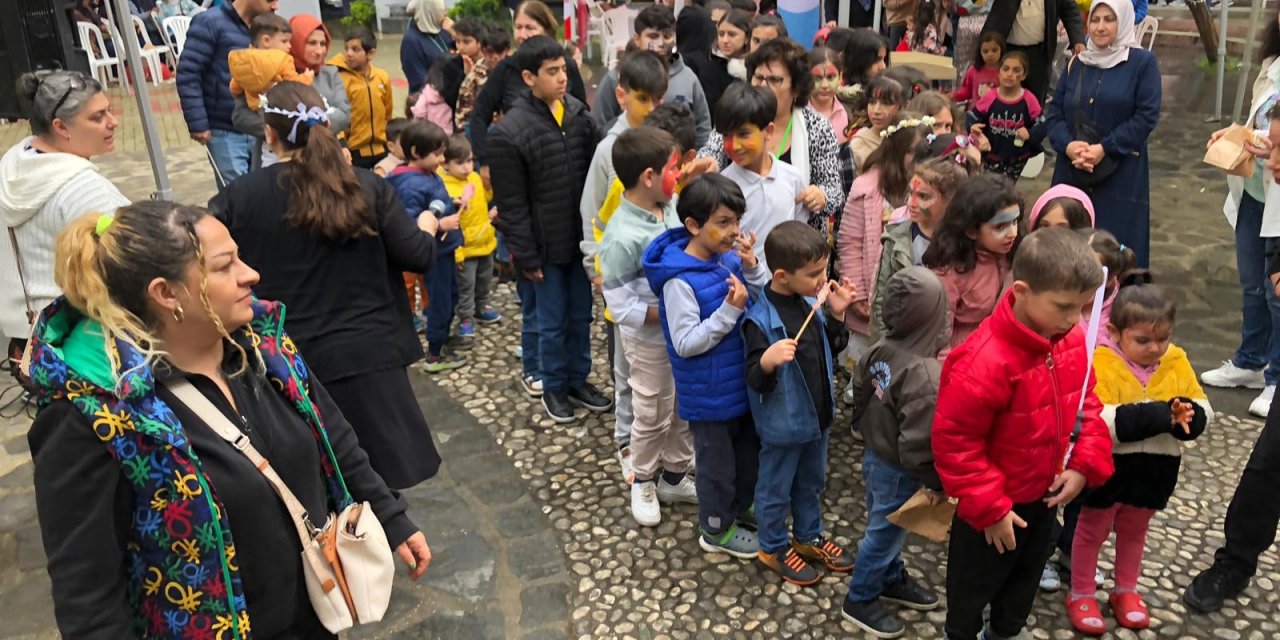 İzmit'te "Çocuklar Gülsün" etkinliği