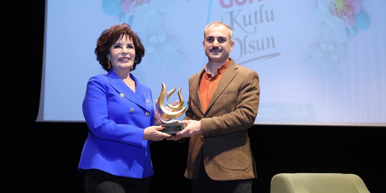 Hülya Koçyiğit Çayırova’da etkinliğe katıldı