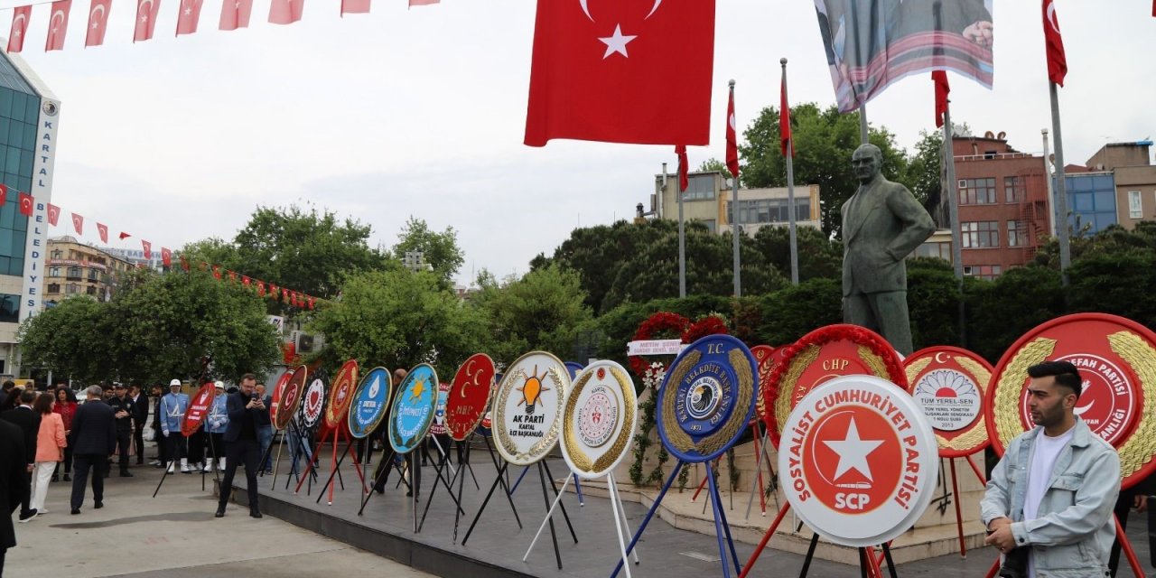 Kartal’da 19 Mayıs kutlamaları Atatürk Heykeli'ne çelenk sunumu ile başladı