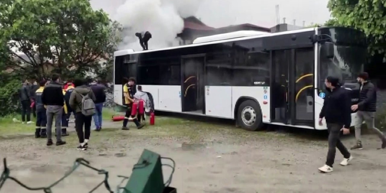 Sevkiyata hazır otobüs otoparkta alev aldı