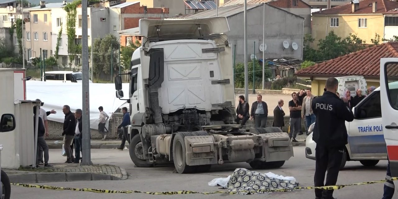 Feci Ölüm: Tırın altında kaldı...