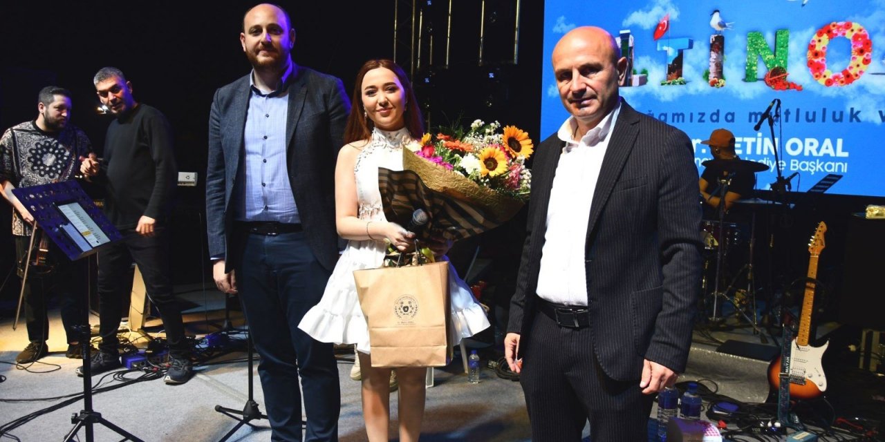 Altınova Gençlik Festivali Nigar Muharrem ve Semicek ile final yaptı