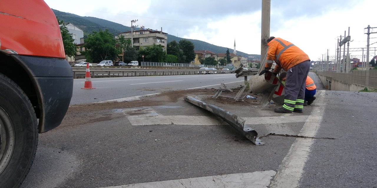 Kontrolden çıkan otomobil bariyere çarptı: 4 yaralı