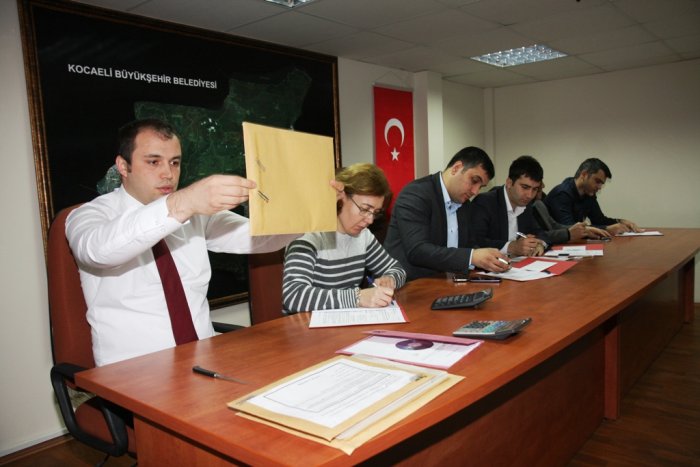 Başiskele de grup köy yolları yenileniyor