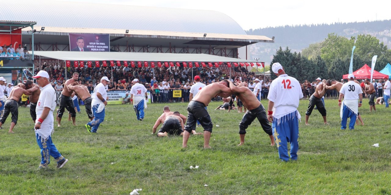 Sekapark Yağlı Güreşlerinde son 16 turu başpehlivanları belli oldu