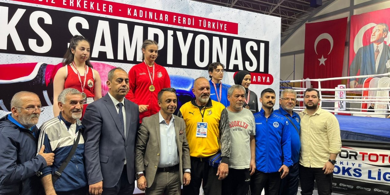 Kağıtsporlu boksörlerden 3 bronz
