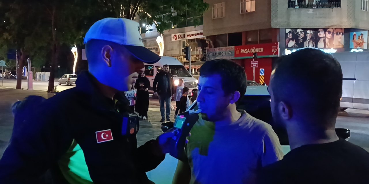 Ticari taksi ile otomobil kavşakta çarpıştı: 1 yaralı