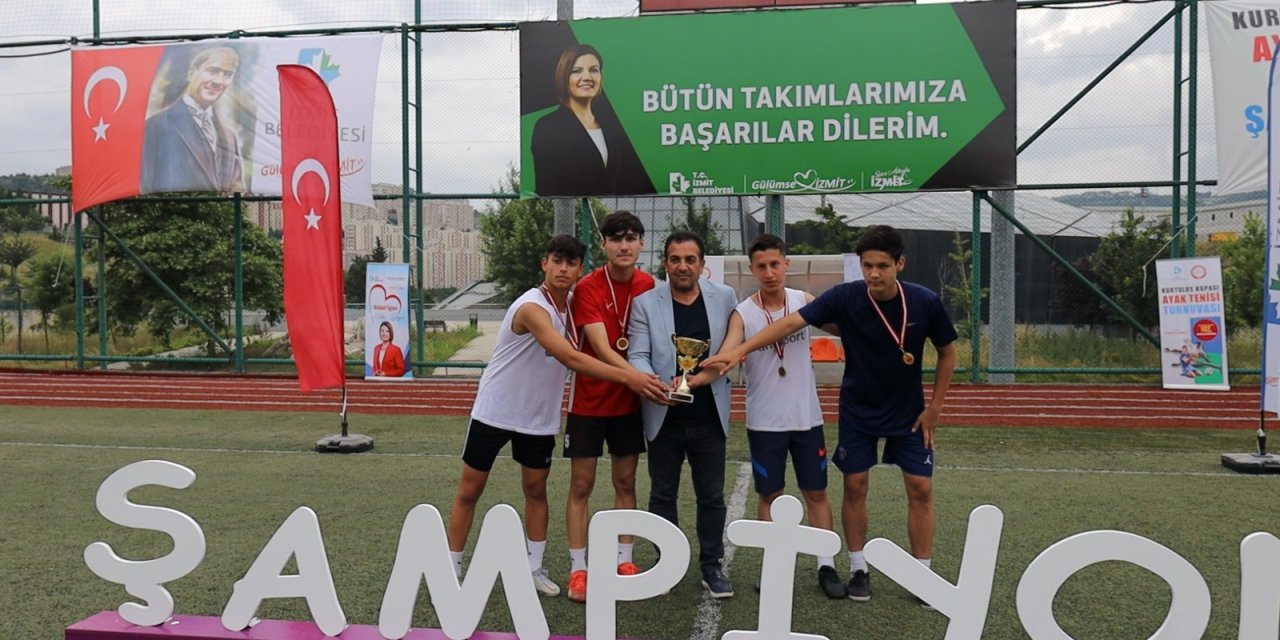 Kurtuluş Kupası Ayak Tenisi Turnuvası kıran kırana geçti