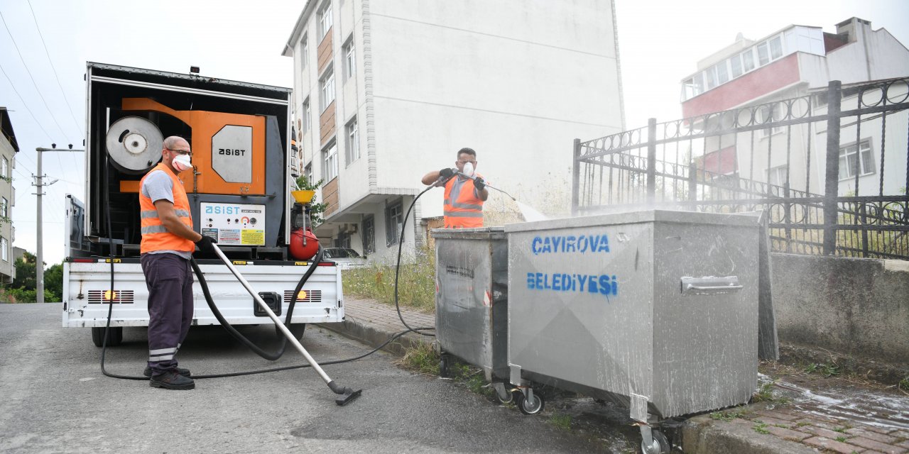 Çöp konteynerleri yerinde yıkanıyor