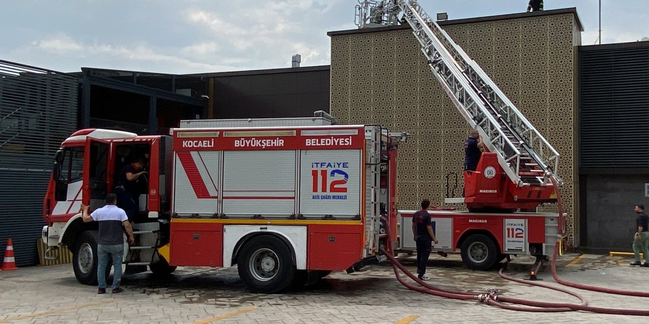 Restoranın bacasında çıkan yangın korkuttu