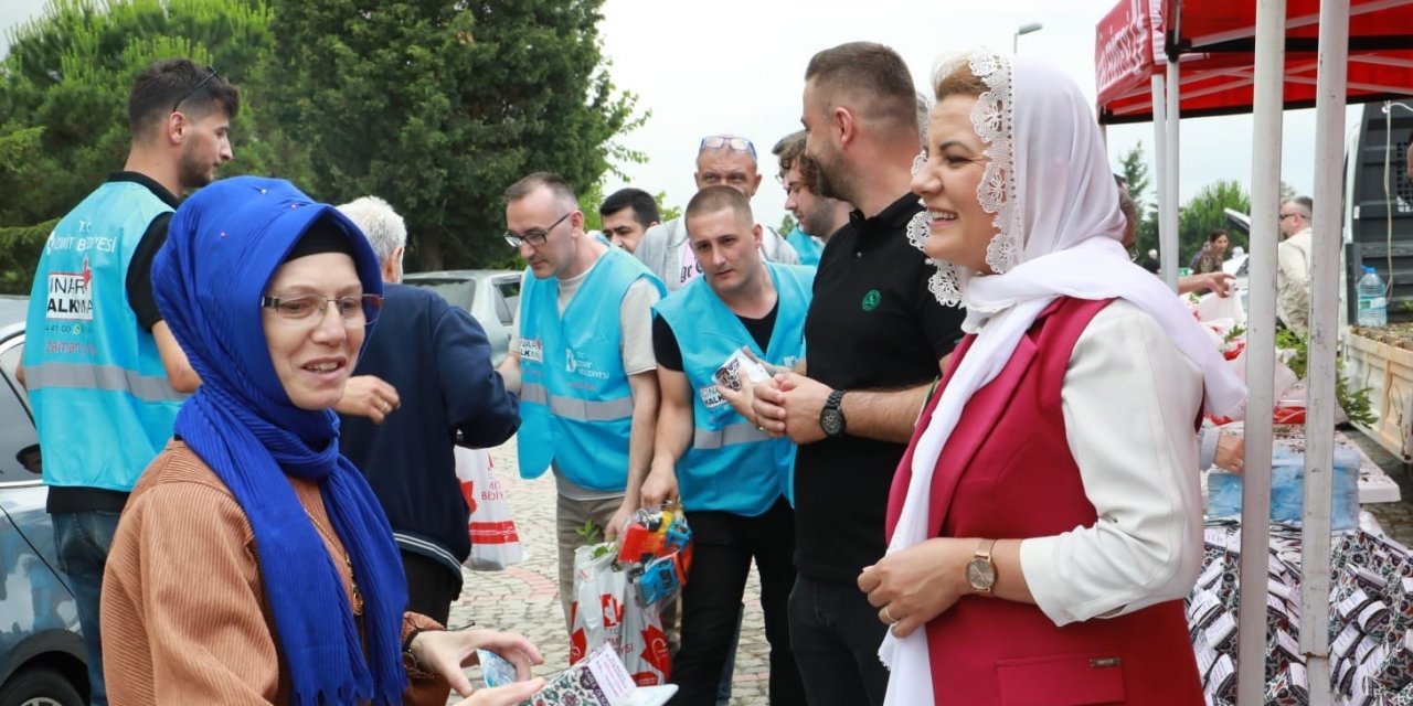 Kabristanlarda vatandaşları yalnız bırakmadılar