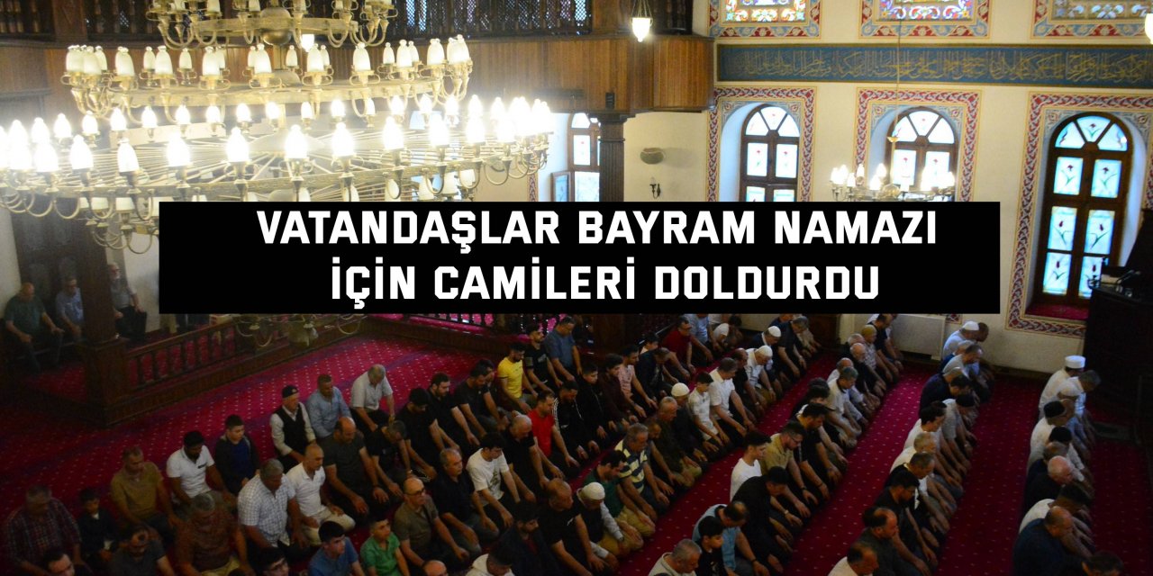 Vatandaşlar bayram namazı için camileri doldurdu