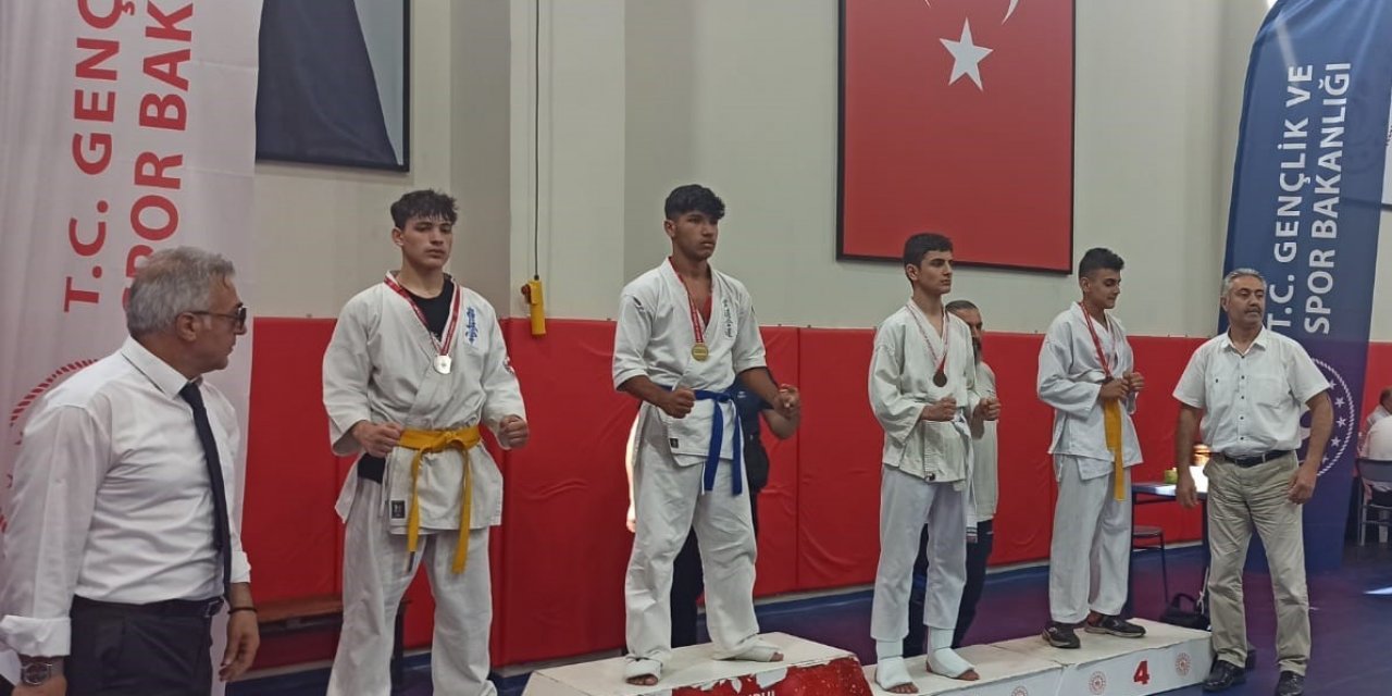 Derincespor İstanbul'dan madalyalarla döndü