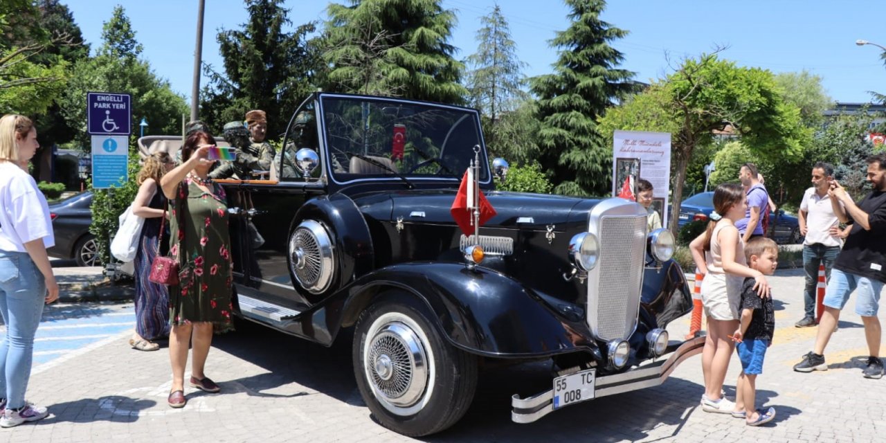 Fotoğraf çekmek için sıraya girdiler