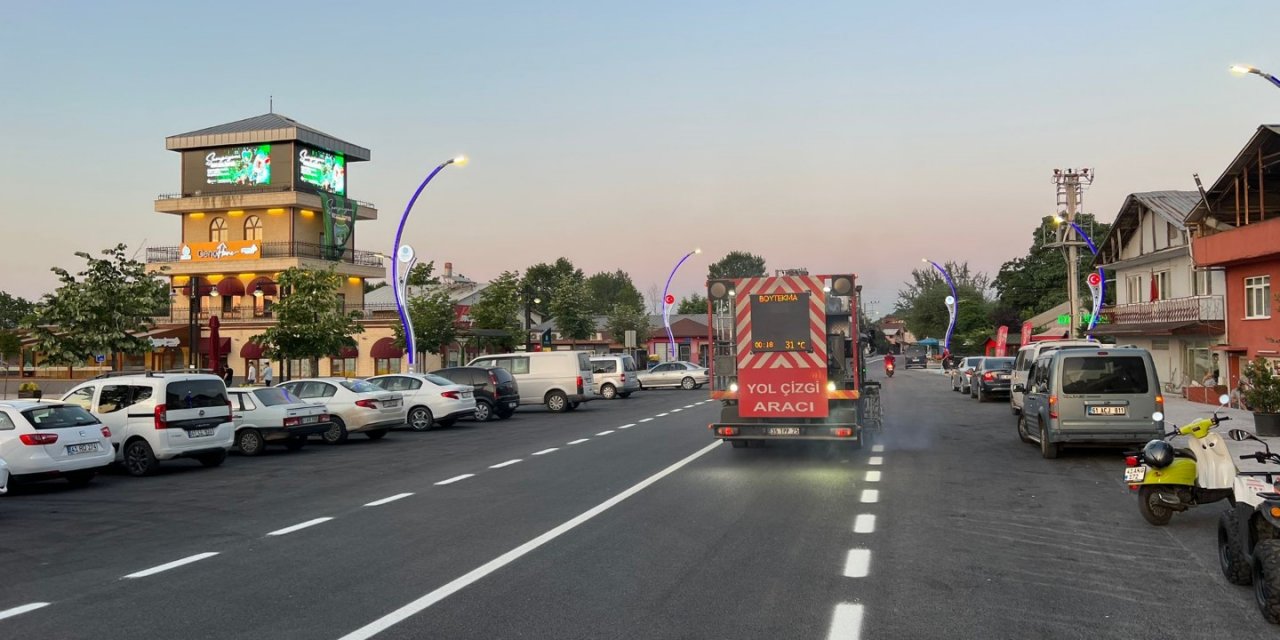 Caddenin yol çizgileri çekildi