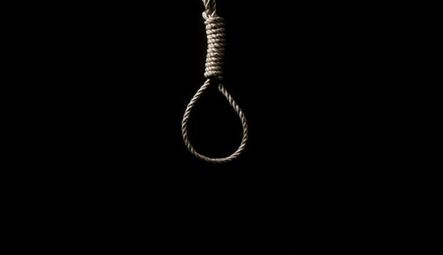 Yaşlı kadın kendini astı