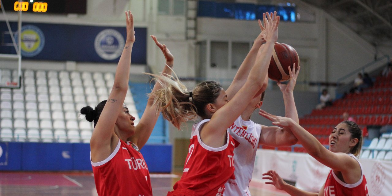 Hazırlık maçı: U20 Kadın Basketbol Milli Takımı: 63 - Karadağ: 73