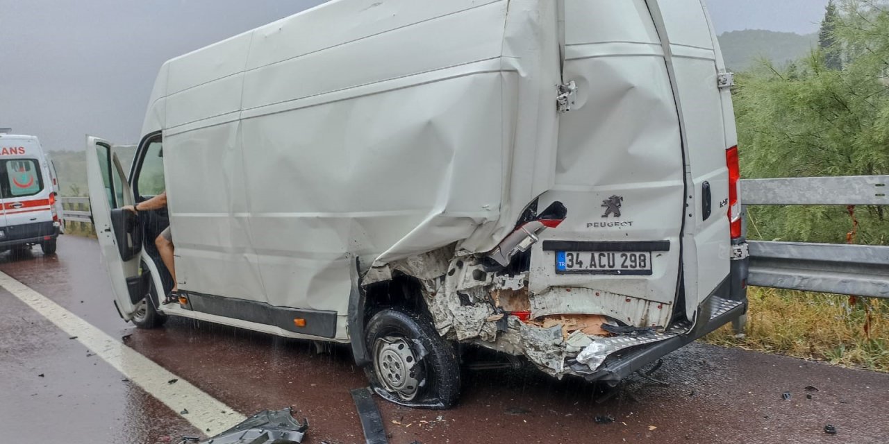 3 araçlı zincirleme trafik kazası