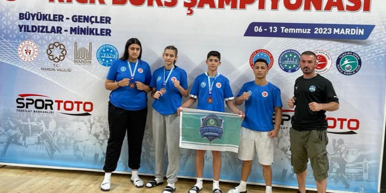 Çayırovalı kick boksçulardan üç madalya