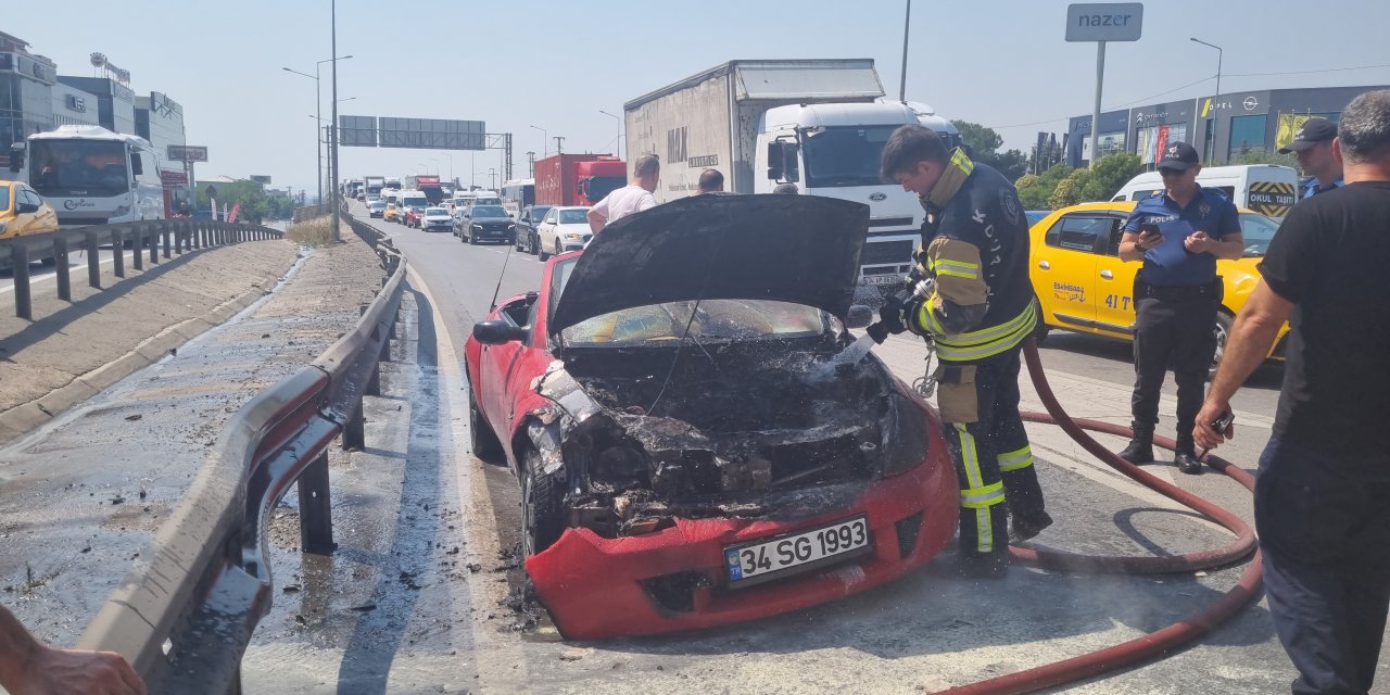 Bugün aldığı otomobili alev alev yandı