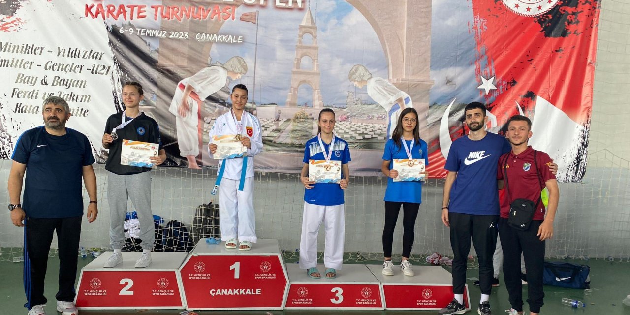 Kartepeli sporcular Uluslararası Çanakkale Open Karate Turnuvası'nda dereceyle döndü.