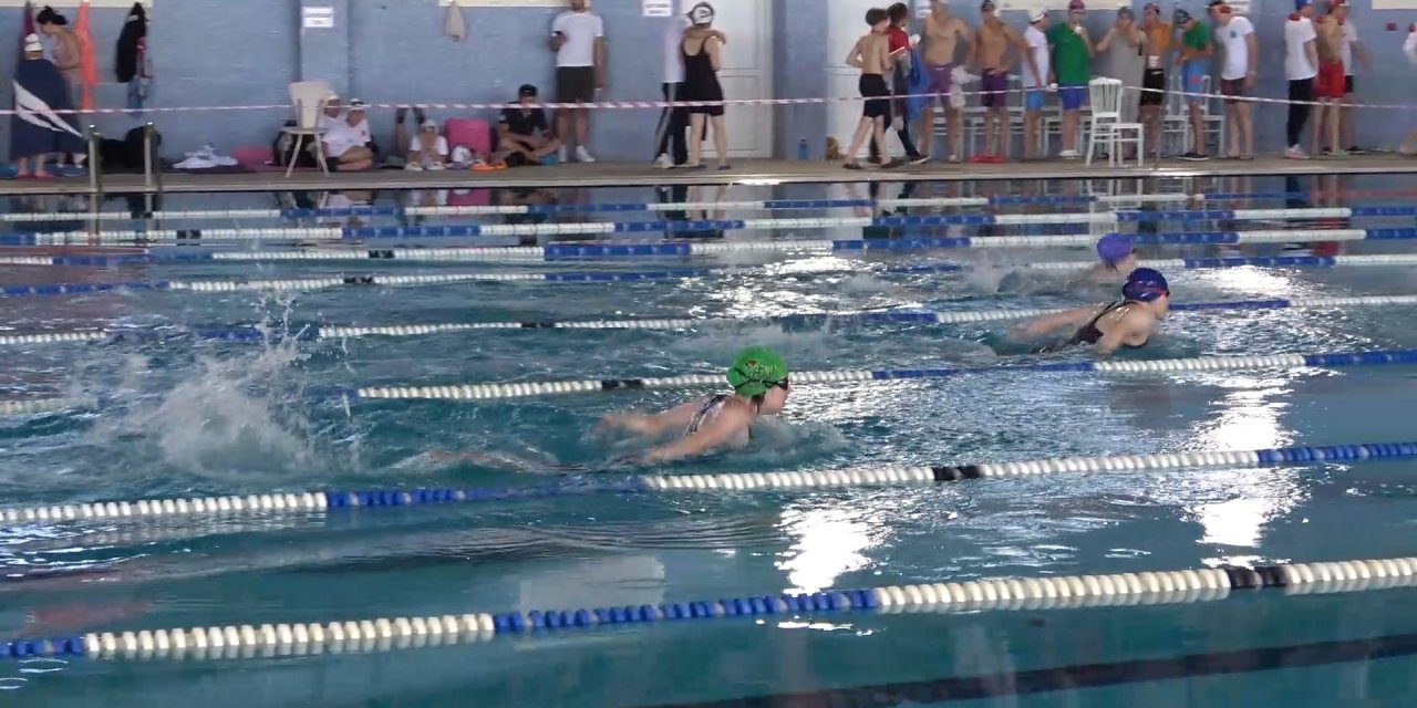 224 sporcu, 15 Temmuz şehitleri anısına yüzdü